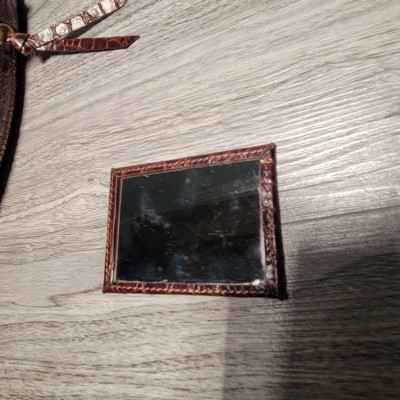 Eric Javits – Gold Studded Squishee Chip Hobo with Brown Crocodile Leather. New - Picture 7 of 8